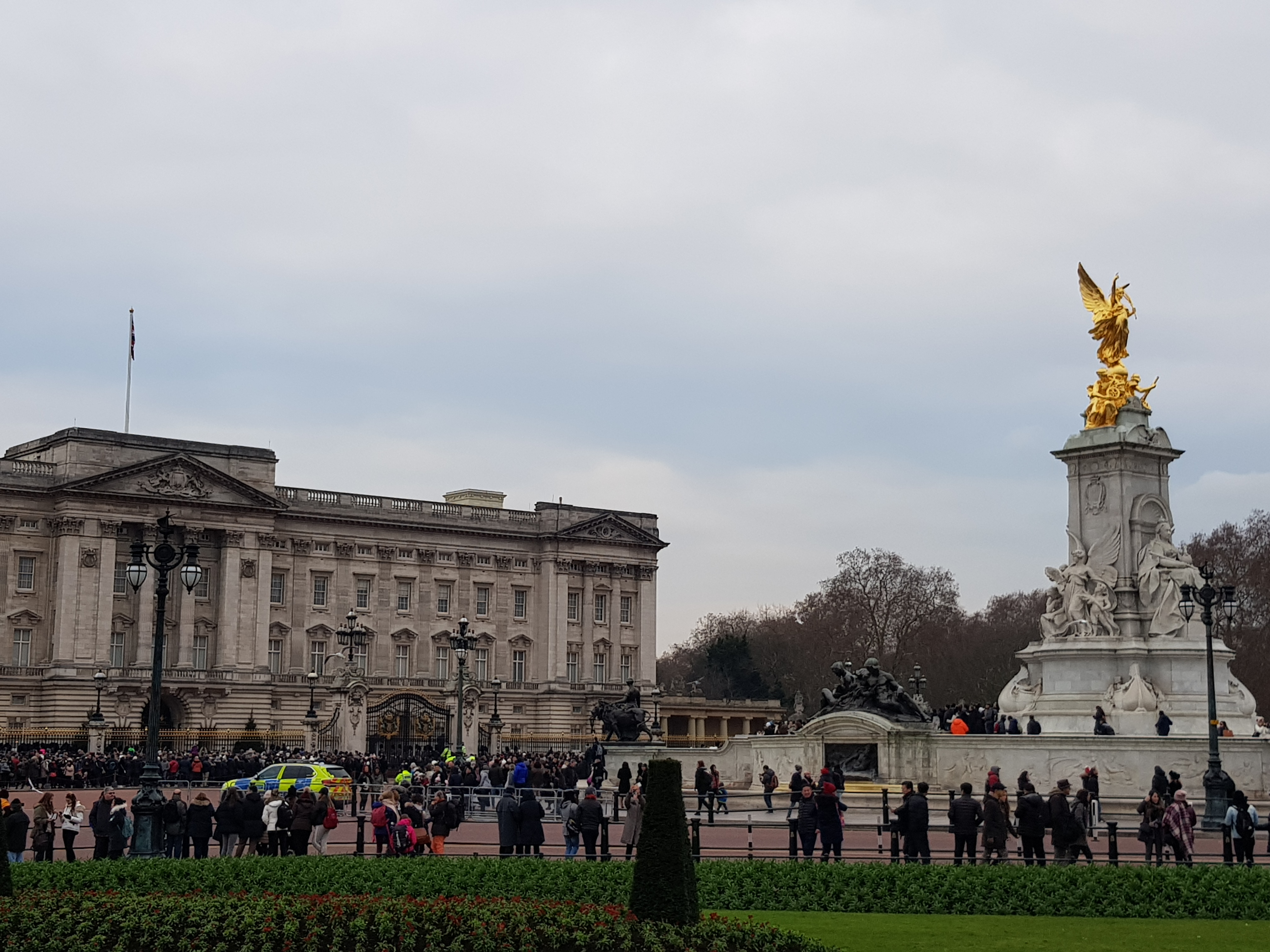 Buckhingham Palace in London mit Kindern